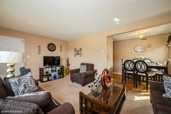 $75,500 / 2br - Price Reduction for a 2 Bd / 1 Ba Condo! A New Home for the Holidays! (Calumet City)64173448048258123