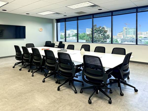 $1,541 / 218ft2 - 🎃 Professional office space near Music Row! (Music Row-Nashville)63904697340418121
