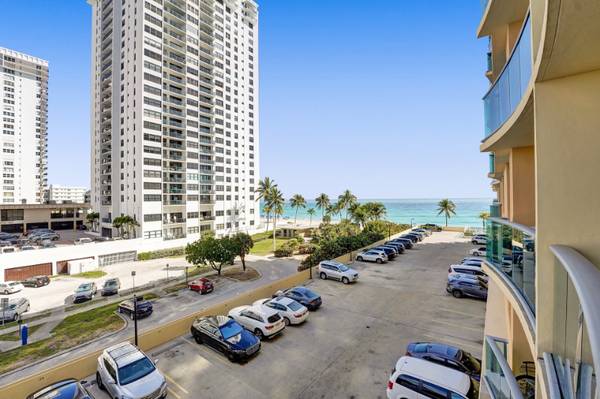 $3800.00 / 1br - 745ft2 - Best Location with ocean view - 1 Bed/1 Bath Condo in Hollywood, FL64049454966145122