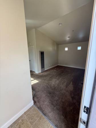 $1,950 / 1br - Schedule a showing today! Available Now! Private coastal 1bed 1bath64009499487491122