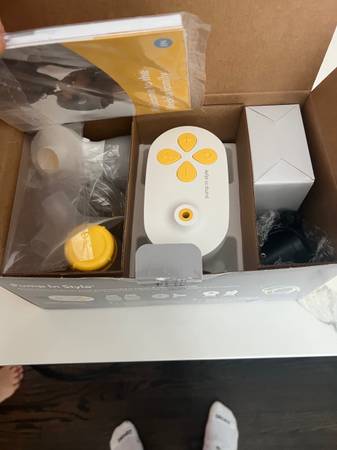 Medela breast pump - $3063471013517185122
