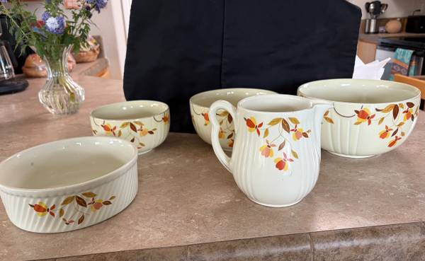 Vintage Hall’s Superior Quality Kitchenware Mary Dunbar / Autumn Leaf 1