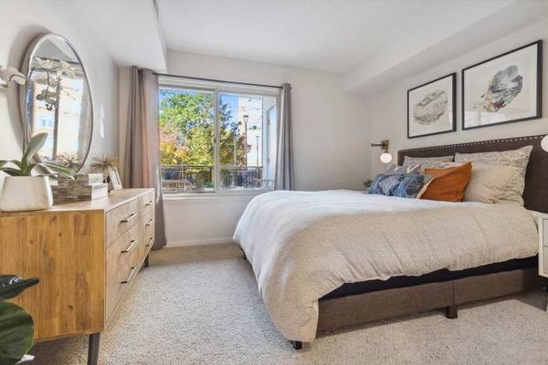 $4,042 / 2br - 1288ft2 - Gourmet Kitchens, Gated Covered Parking, 2B/2B (50 Forest St, Stamford, CT)64010332281730122