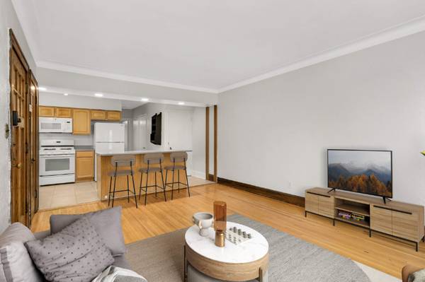 $1950.00 / 1br - Casa de 3 habitaciones y 1.5 baños en el corazón de St. Paul63666897736451123