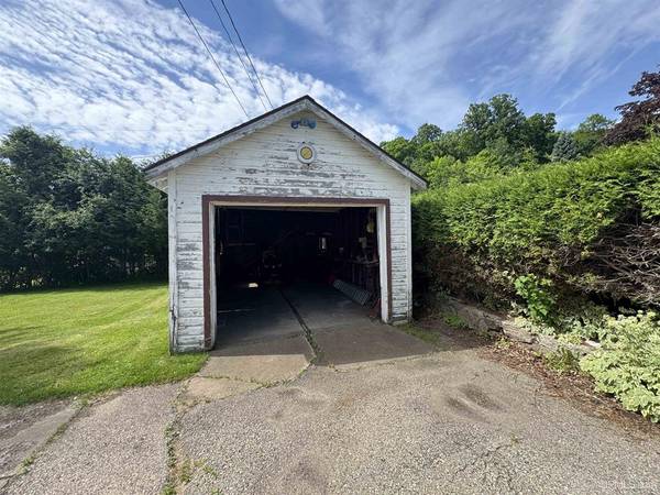 $129,500 2 BR, 2 BA Well-kept home MLS 50187464 (Crystal Falls)64151610355970122