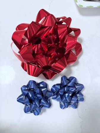 Jumbo red bow and 2 blue bows 1