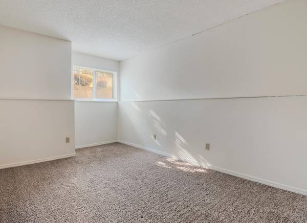 $1,250 / 1br - One Bed - Short Commute to PSU and OHSU + Central Tigard & Clean (Portland)63914854089602123
