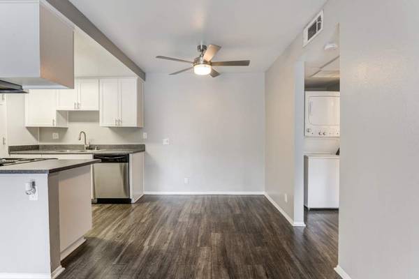 $2,843 / 2br - 900ft2 - Dishwasher, 2-Tone Paint, On-Site Dog Park (440 E H St, Chula Vista, CA)64037221660931124