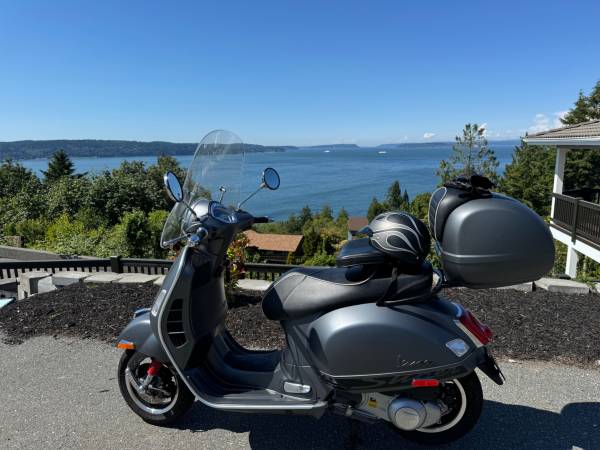 VESPA GTS 300 SuperSport  New Condition with Up-grades - $6,100 (Mill Creek)63439320069507120