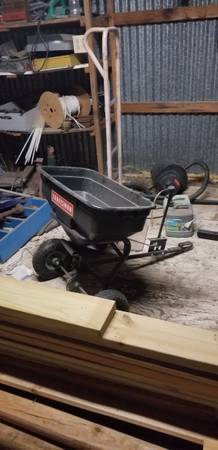 Lawnmower pull spreader 1