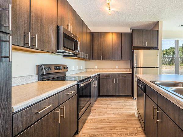 $1,349 / 1br - 624ft2 - Quick Access to Preferred Employers & Local Hotspots, Open Floor plans64015947639681122