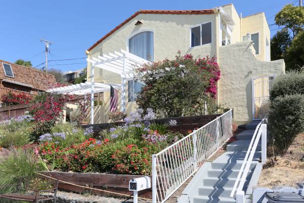 $5,450 / 3br - Hermoso, dos pisos superiores 3BR/2.5BA (69 Point San Pedro Road) (san rafael)63861212675713121