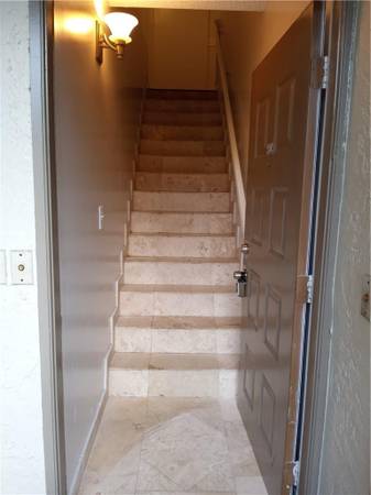 $1,825 / 2br - POMPANO BEACH, Apt 2/2, pool, gym, 1 parking space, water incld (Pompano beach)64002016846337121