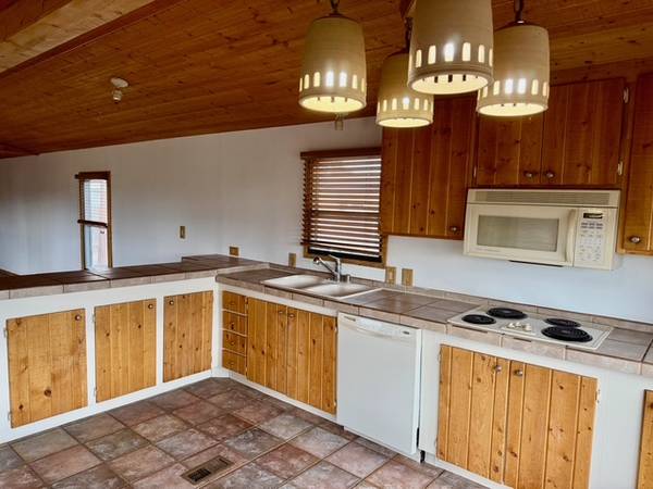 $1,600 / 1br - 1200ft2 - Scenic Adobe House 20 minutes from Santa Fe- UTILITIES INCLUDED (Lamy)63659781570179123