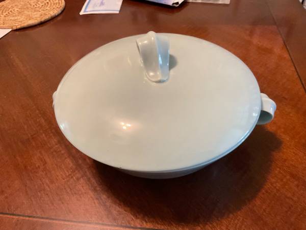 Vintage Homer Laughlin Jubilee 2-qt. Covered Serving Dish 1