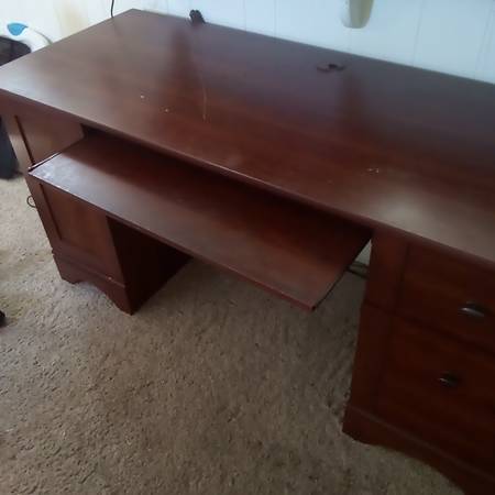 Computer desk 1