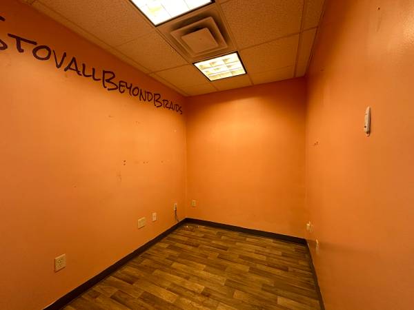 $2,500 / 1000ft2 - Commercial space for rent – Office, Retail, Medical, etc.64181048224385124