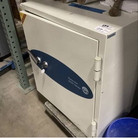 LARGE COMMECCIAL SAFE FIRE PROOF PHOENIX DATACARE MEDIA KEY SAFE 1