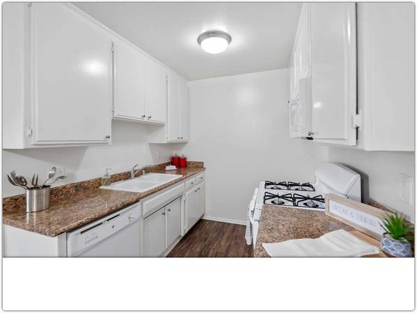 $2,782 / 2br - 1008ft2 - Convenient location for commuters – On the bus line! 2 bed, 2 bath (Studio City - Near Universal City Walk)63876483350915120