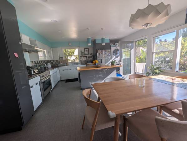 $2,500 / 2br - Sublet Oakland hills October (oakland hills / mills)63824662047361122