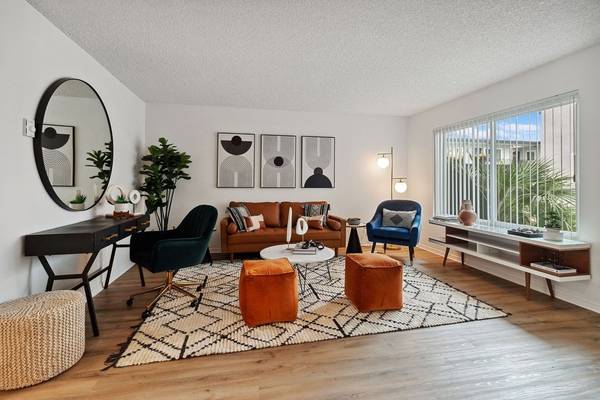 $2,420 / 2br - 750ft2 - Pet Friendly, Walk-in Closets, 2-Toned Upgraded Cabinetry63865481963777121