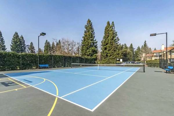 $1,730 / 1br - 832ft2 - Don't miss out! Garden-style living at Cascades (Fresno - 9375 N Saybrook Dr)63798509088259123