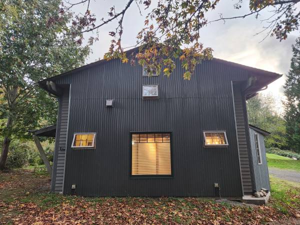 Clean Cottage 1-bdrm + loft 1