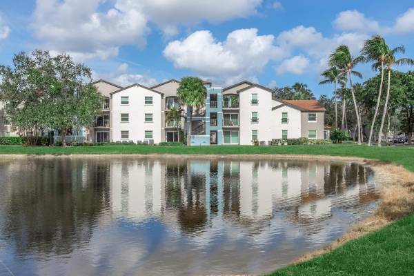 $2,581 / 3br - 1400ft2 - Easy Commute + Quiet Community = Perfect Balance! (9873 Lawrence Road, Boynton Beach, FL)64002013908867122
