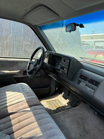 Camioneta deportiva Chevy Silverado de 1990 - $10,000 (Hawthorne)63441238843393124