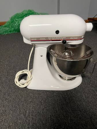 KithenAid stand mixer 1