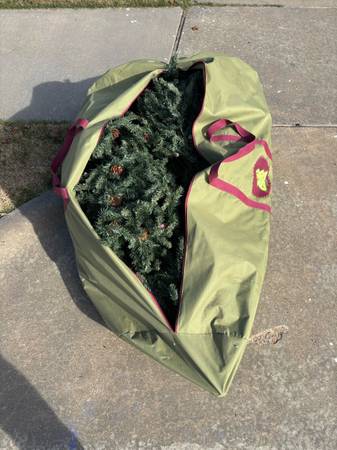 Free Artificial Christmas Tree 1