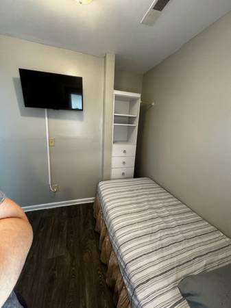 $200 / 1br - Furnished Room with Wifi (North Charleston)64016107772801120