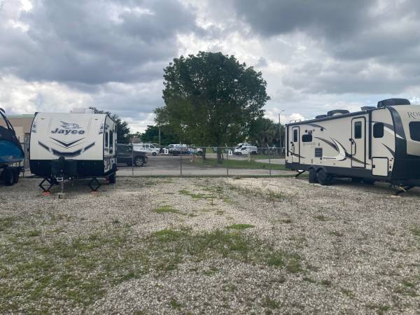 $125 OUTDOOR STORAGE (RV, Boat, Utility Trailer) (North Fort Myers)64151007994881120