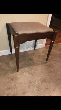 Singer Sewing Machine STOOL with storage 1