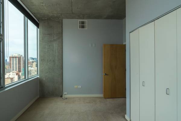 $2,285 / 2br - 820ft2 - S Loop 2 bed / 1 bath condo with w/d and parking included (South Loop)63959876905731124