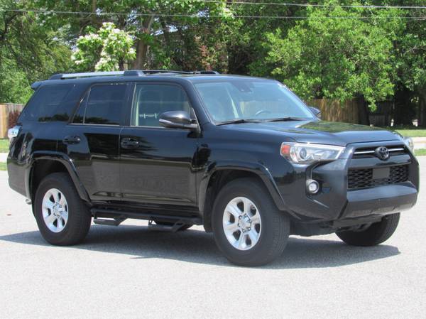 2023 TOYOTA 4RUNNER *GARANTÍA DE 90 DÍAS* UN SOLO DUEÑO* POCAS MILLAS* TECHO SOLAR - $31,995 (NWI a solo 20 minutos de Chicago)63618989282051124