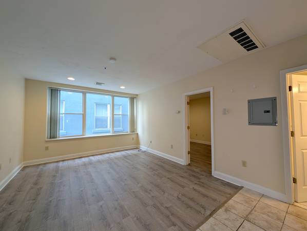 $2,700 / 1br - Modern 1 Bed with Open Kitchen ** Dishwasher ** AC ** 1 Block to T (Cambridge \ Central Sq. \ Cambridgeport)63802096745091122