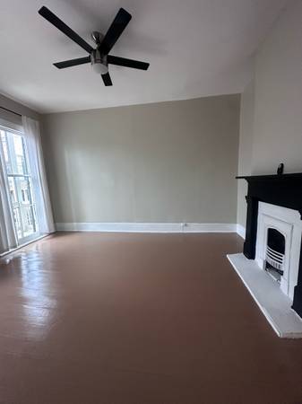$1,400 / 1br - 640ft2 - Lower Garden, Coliseum Square, apartamento soleado de 1 dormitorio en piso superior con balcón (Nueva Orleans)63881895504769122