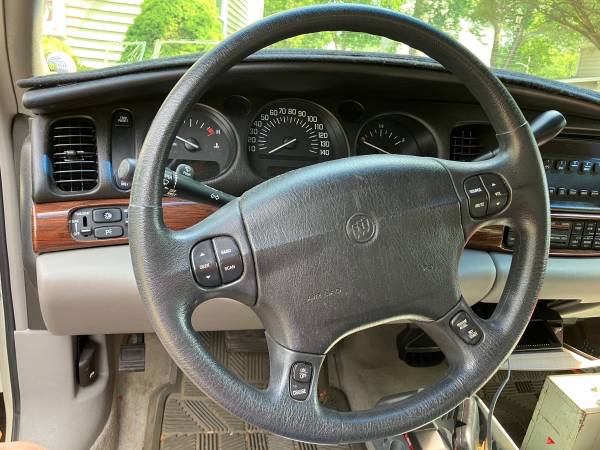 Sedán personalizado Buick Le Sabre 2005 - $6,500 (Maynard)63615358768513124
