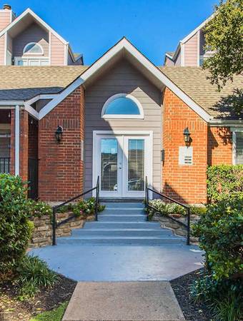 $1,280 / 2br - 925ft2 - Tennis Court, Air Conditioner, Garden with Outdoor Kitchen (9707 Walnut Hl Ln, Dallas, TX)63796578094979120
