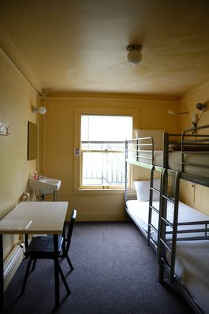 $850 / 1br - Dorm Style Student Housing Available September (Chinatown)63885006463105123