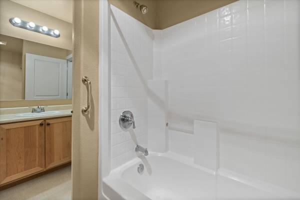 $1,785 / 1br - 812ft2 - BEAUTIFUL 1 BEDROOM //// BEND'S WEST SIDE /// READY NOW! (BEND)63839291238147123