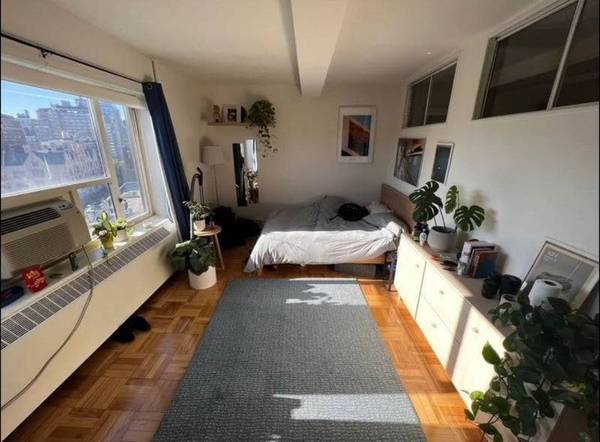 HUGE bedroom with lots of sunlight in Gramercy Park, Nov 1st.
$675
                        Gramercy Park HUGE bedroom with lots of sunlight in Gramercy Park, Nov 1st.
$675
                        Gramercy Park