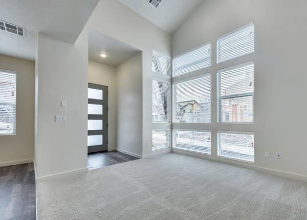 $2,485 / 3br - 1515ft2 - Ample storage, Corner Townhome, In-unit washer/dryer, Two-Car Garage (Eagle)63794895627009124