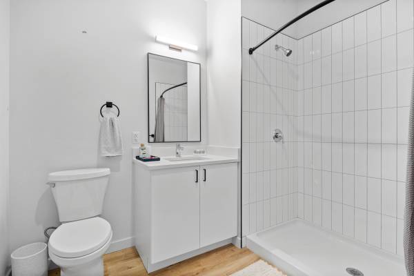 $2,245 / 1br - ** NO FEE ** Pet friendly Modern 1 bed downtown Lynn, W/D in unit. (Lynn)63810039844611120