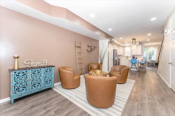 $400,000 / 3br - 2040ft2 - Breathtakingly Beautiful  in Frederick. 3 Beds, 2 Baths64054762716929122