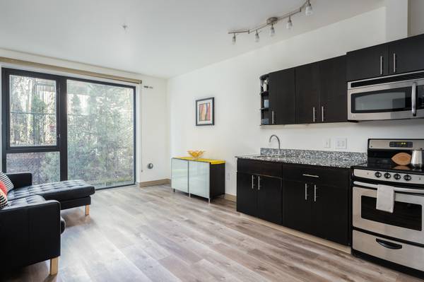 $1,099 / 456ft2 - Amazing Studio available on 10/04 with W/D in unit63842023309827123