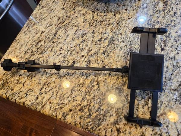 Macally Headrest Tablet Mount 1