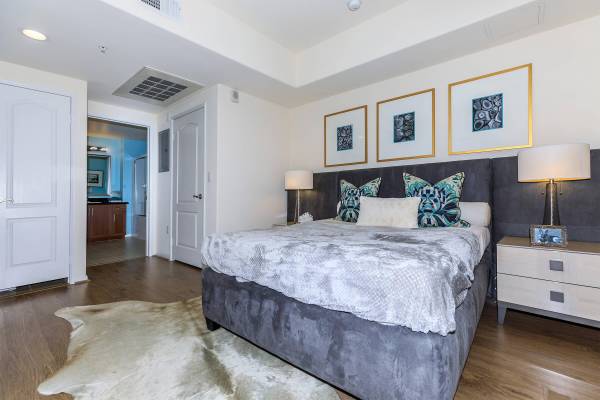 $2,909 / 2br - 964ft2 - Soaking Baths, Refrigerator (1026 S Broadway, Los Angeles, CA)63912983320322124