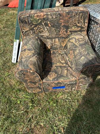Foam camoflague kids chair 1